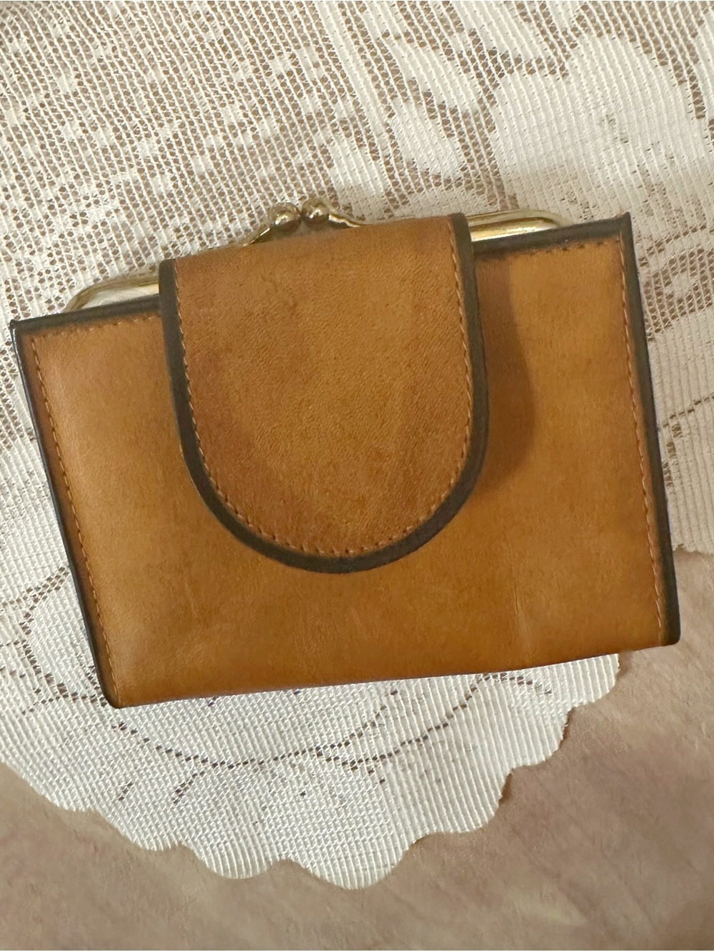 Vintage Leather Kiss-Lock Wallet